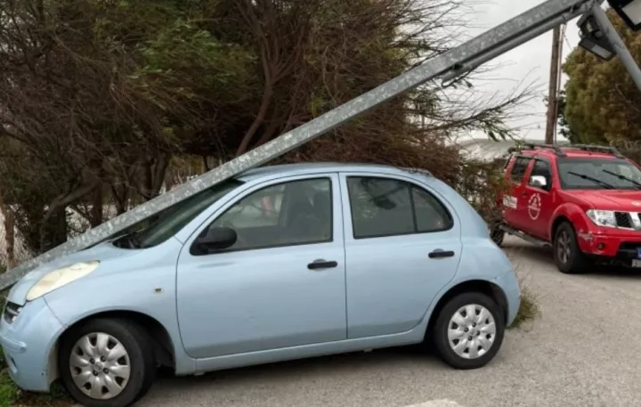 Ρόδος: Ήχησε το 112, προβλήματα στα δρομολόγια πλοίων και αεροπλάνων, πτώσεις δέντρων