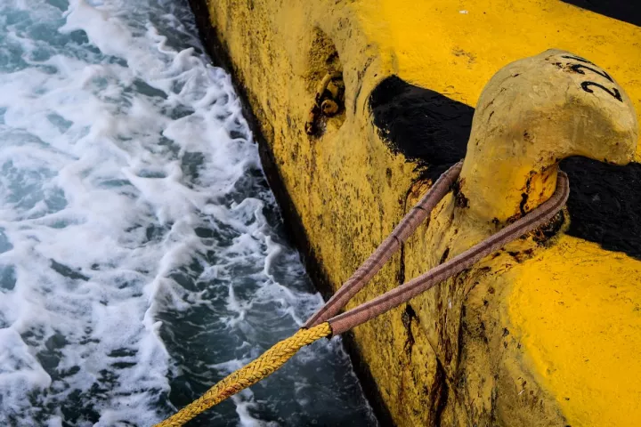 Μετά τις 9 το πρωί επανεκκινούν τα δρομολόγια από το λιμάνι του Πειραιά – Δεμένα τα πλοία σε πολλές περιοχές λόγω ισχυρών ανέμων