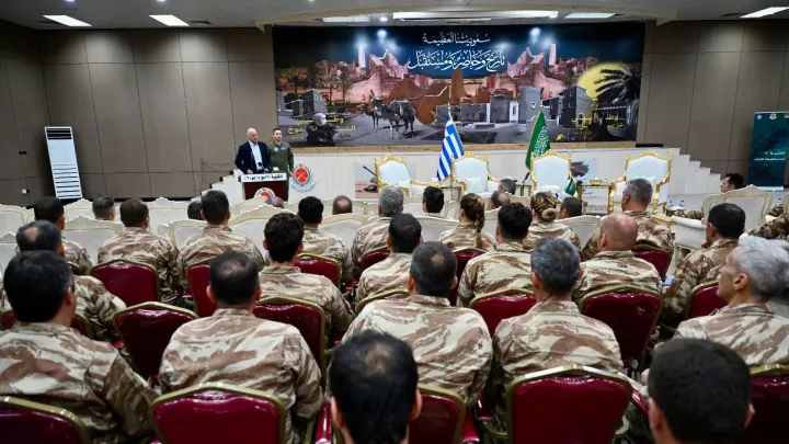 Επίσκεψη Νίκου Δένδια στην Ελληνική Δύναμη Σαουδικής Αραβίας 