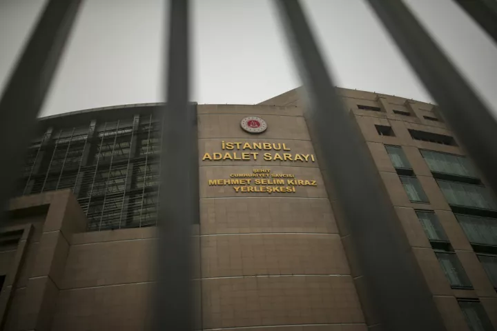 Τουρκία: Μετά την έβδομη αναβολή της δίκης της, η κοινωνιολόγος Πινάρ Σελέκ καταγγέλλει μια «παρωδία»