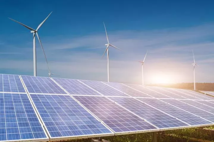 Νέο τοπίο στις ΑΠΕ: Fast-track επενδύσεις και τέλος στην αβεβαιότητα των αδειών