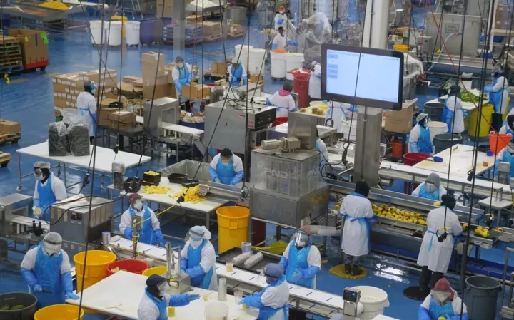 Η μεταποίηση στις ΗΠΑ σε υψηλά ετών, αλλά ο πόλεμος στο Ιράν απειλεί τις εφοδιαστικές αλυσίδες