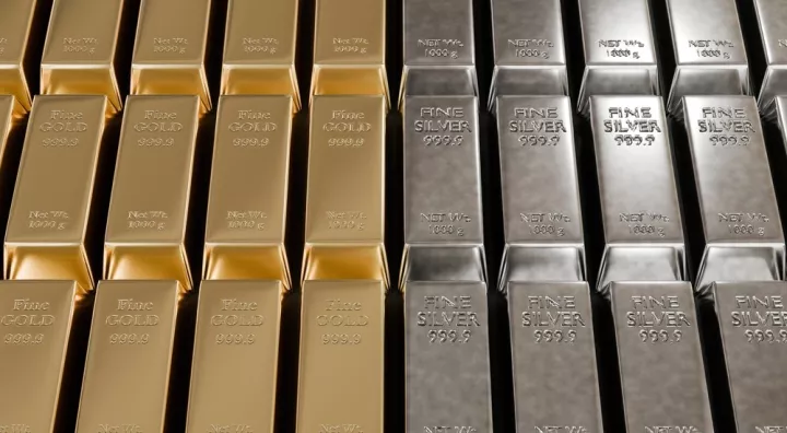 Πτώση 2% στον χρυσό, βουτιά άνω του 5% για το ασήμι