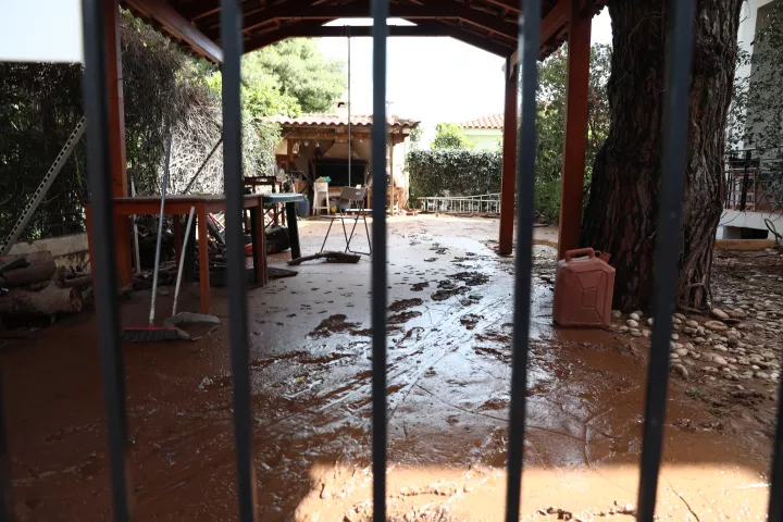 Σαρωτική η κακοκαιρία «Erminio»: Τεράστιες καταστροφές και ένας νεκρός, 1104 κλήσεις στην Πυροσβεστική