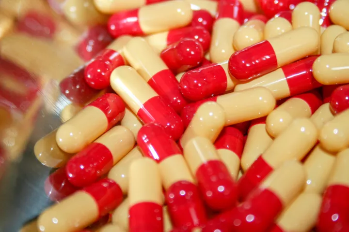 ΗΠΑ: Η κυβέρνηση Τραμπ επιβάλλει νέους δασμούς ως και 100% σε εισαγόμενα φάρμακα - Τι ισχύει με τα μέταλλα