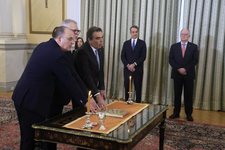 Ορκίστηκαν Σχοινάς, Λαζαρίδης και Τουρνάς μετά τον ανασχηματισμό της κυβέρνησης (pics)