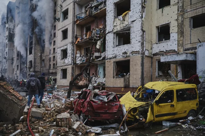 Ουκρανία: Έξι νεκροί και δεκάδες τραυματίες από ρωσικά πλήγματα σε όλη τη χώρα