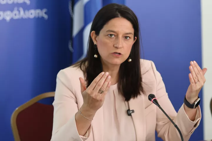 Ν. Κεραμέως: Ποιοι κερδίζουν από τα 920 ευρώ, τι αλλάζει σε μισθούς και ψηφιακή κάρτα εργασίας