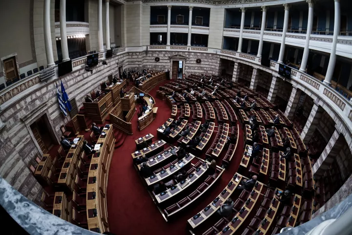 Με ποιον τρόπο μπορεί να εφαρμοστεί  το ασυμβίβαστο των υπουργών - Ανοίγει η συζήτηση για μείωση του αριθμού βουλευτών