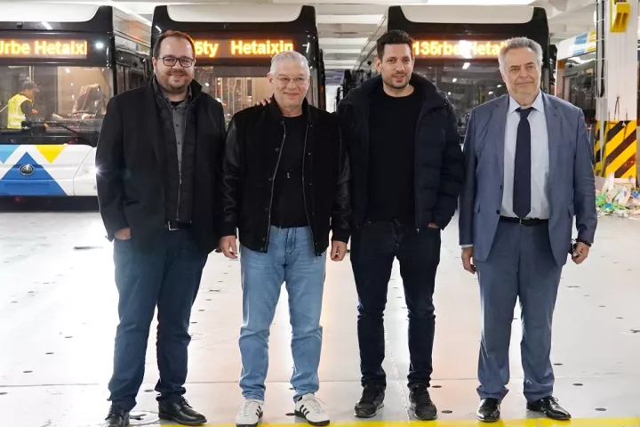 ΟΛΠ: Μεταφορά ηλεκτρικών λεωφορείων μέσω του λιμένος Πειραιά