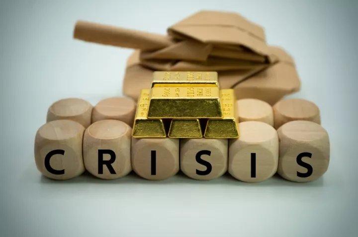 Ήπιες διακυμάνσεις στον χρυσό με την προσοχή στον πόλεμο 