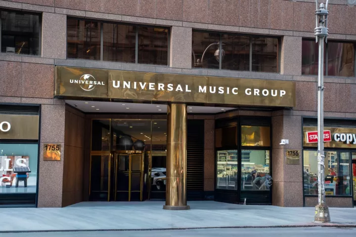 Η Pershing Square του Άκμαν προσφέρει 55 δισ. ευρώ για την Universal Music