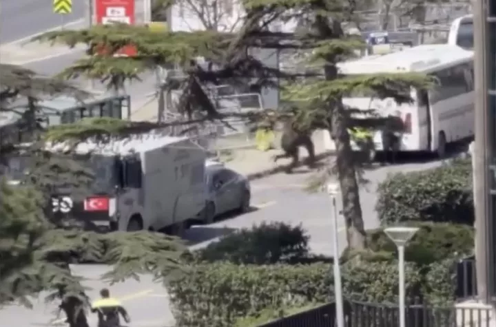 Ένοπλη επίθεση στο ισραηλινό προξενείο στην Κωνσταντινούπολη: Νεκροί δύο από τους τρεις δράστες - Δύο αστυνομικοί τραυματίες (vids)