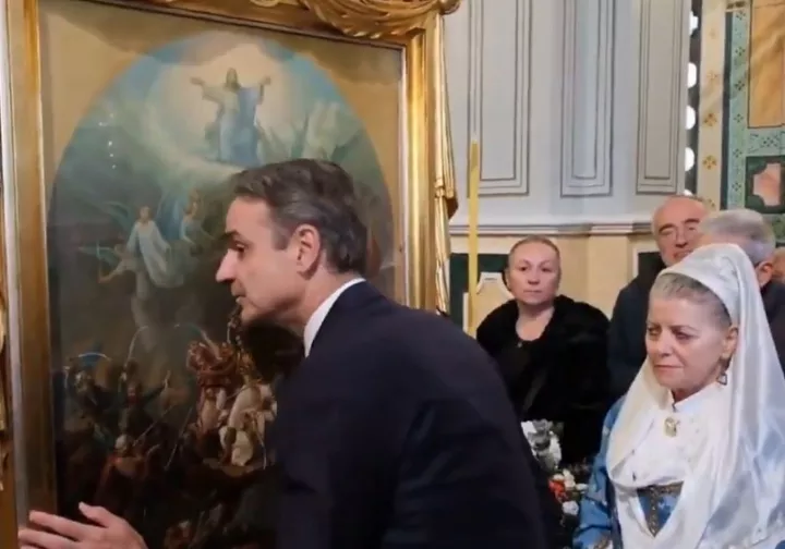 «Είναι ο μοναδικός πίνακας που λιτανεύεται»: Απάντηση σε όσους ειρωνεύτηκαν τον Κυρ. Μητσοτάκη όταν ασπάστηκε την «Εικόνα της Εξόδου» στο Μεσολόγγι