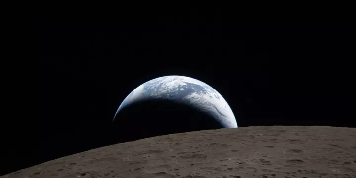 NASA: Η πρώτη φωτογραφία από την αθέατη πλευρά της Σελήνης (vid)