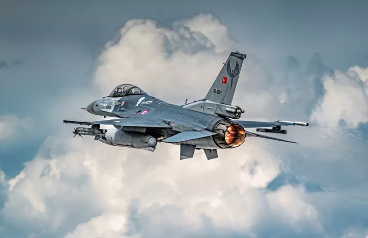 Οπλισμένα τουρκικά F-16 πέταξαν πάνω από το Αιγαίο, οκτώ παραβάσεις του FIR Αθηνών