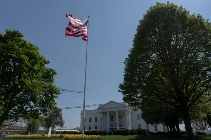 Ο Λευκός Οίκος διαψεύδει με ανάρτησή του ότι εξετάζει το ενδεχόμενο χρήσης πυρηνικών όπλων κατά του Ιράν