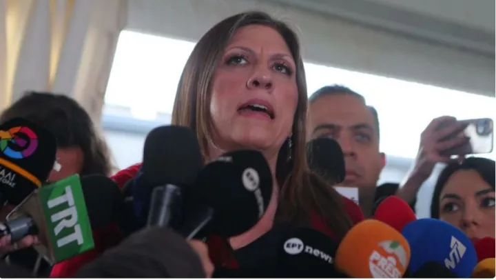 Επίθεση Κωνσταντοπούλου σε Στραβελάκη: «Η εκπομπή είναι τσιφλίκι σας;» - «Είμαι 40 χρόνια δημοσιογράφος» της απάντησε