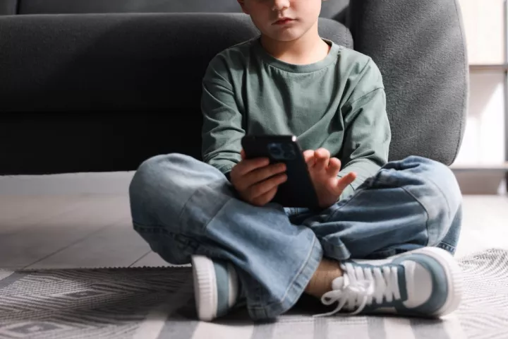 Απαγόρευση social media για παιδιά κάτω των 15: Τέλος σε TikTok, Instagram και Facebook από το 2027