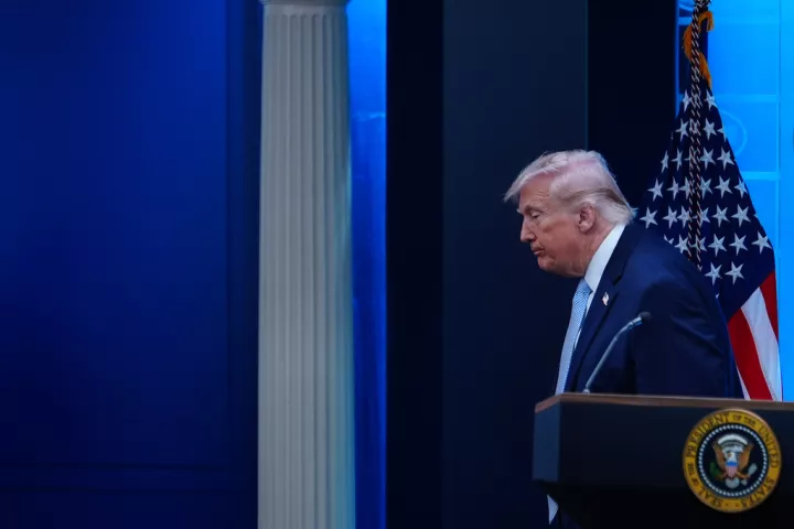 Πώς ο Τραμπ από τις απειλές αφανισμού κατά του Ιράν κατέληξε σε συμφωνία για εκεχειρία