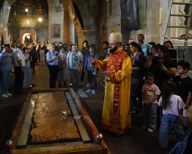 Ανοίγουν σήμερα οι Άγιοι Τόποι – Στα Ιεροσόλυμα το M. Σάββατο η ελληνική αποστολή για το Άγιος Φως