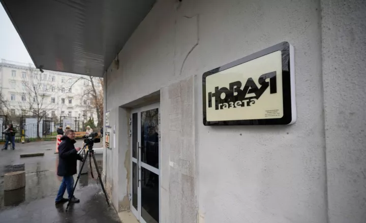 Έφοδος Ρώσων μασκοφόρων πρακτόρων στα γραφεία της Novaya Gazeta στη Μόσχα