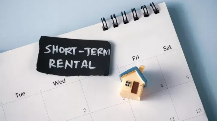 Ενοικιαζόμενα καταλύματα σε Μακεδονία - Θράκη: Διεθνής ζήτηση με «βαρίδια» το κόστος και η έλλειψη προσωπικού