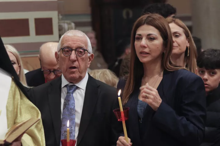 Ν. Κακλαμάνης στην υποδοχή του Άγιου Φωτός: Τόσο σε ήρεμους όσο και σε χαλεπούς καιρούς, το φως νικάει πάντα τα σκοτάδια