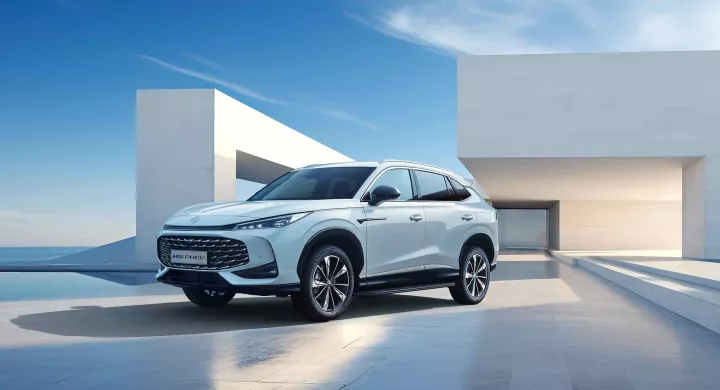 Ένα μεγάλο Plug-in Hybrid SUV 272 ίππων που κοστίζει μόνο 32.900€