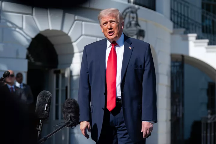 Ο Τραμπ κλείνει από σήμερα τα Στενά του Ορμούζ και εξετάζει νέες στρατιωτικές επιθέσεις