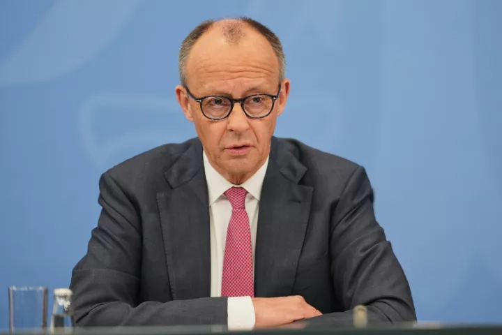 Μερτς: Μειώνουμε τον φόρο σε ντίζελ και βενζίνη για δύο μήνες-Βασική αιτία των προβλημάτων μας ο πόλεμος