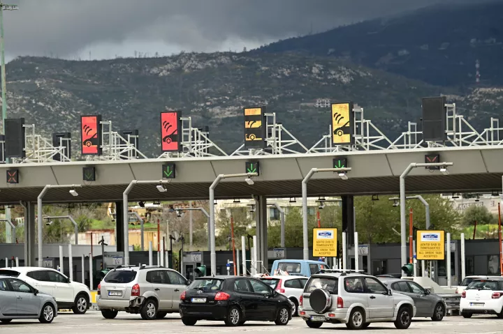 Επιστροφή εκδρομέων Πάσχα: Αυξημένη κίνηση στην Αθηνών-Κορίνθου - Ουρές στα διόδια Μαλγάρων