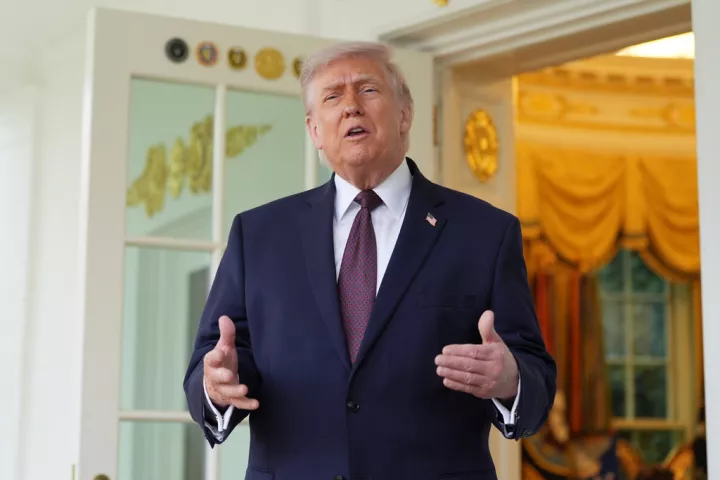 Τραμπ: Το Ιράν θέλει απεγνωσμένα συμφωνία - Δεν θα τους αφήσουμε να μας εκβιάζουν (vids)