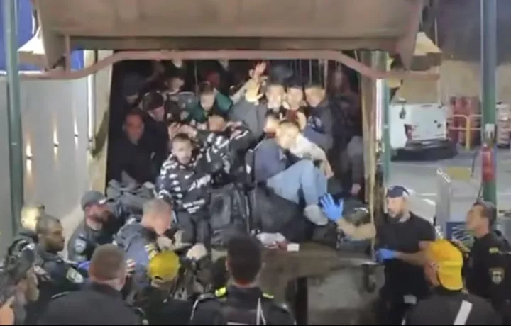 Ισραήλ: Οδηγός προσπάθησε να περάσει λαθραία 68 Παλαιστίνιους κρυμμένους σε απορριμματοφόρο (vid)