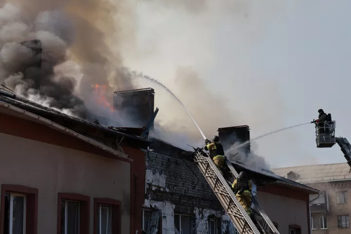 Ουκρανία: Πέντε νεκροί από επίθεση ρωσικού πυραύλου στο Ντνίπρο (pics)