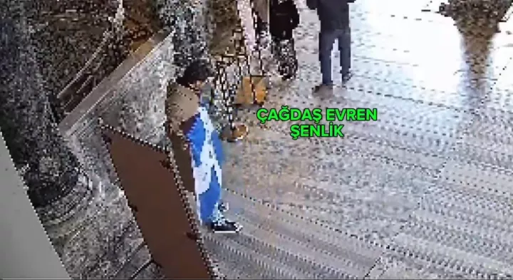 Δύο Έλληνες συνελήφθησαν στην Τουρκία: Ξεδίπλωσαν ελληνική σημαία μέσα στην Αγία Σοφία (vid)