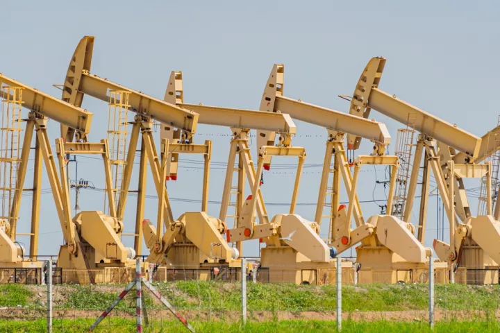 Πετρέλαιο: Παραμένει κάτω από τα 100 δολάρια εν αναμονή των εξελίξεων στα Στενά του Ορμούζ 