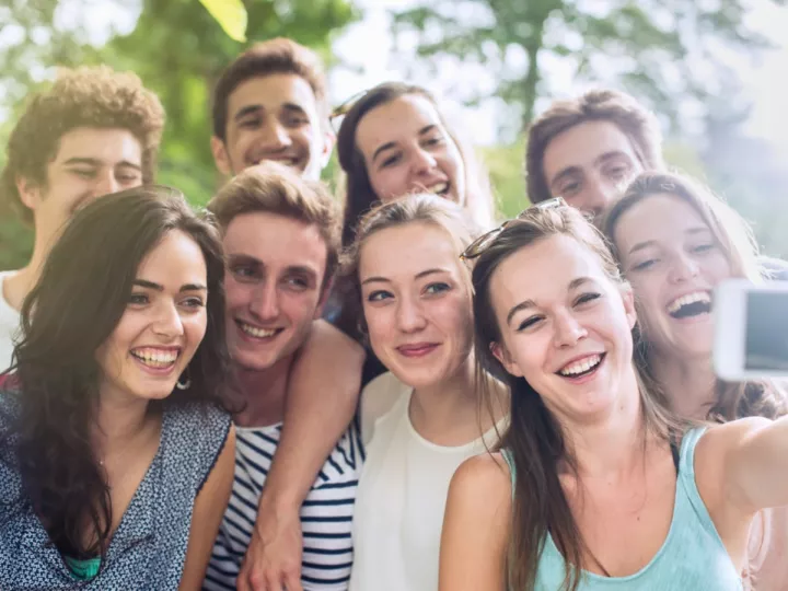 Youth Pass: Σε εξέλιξη οι αιτήσεις – Έως 300 ευρώ για νέους και νέες 18 και 19 ετών