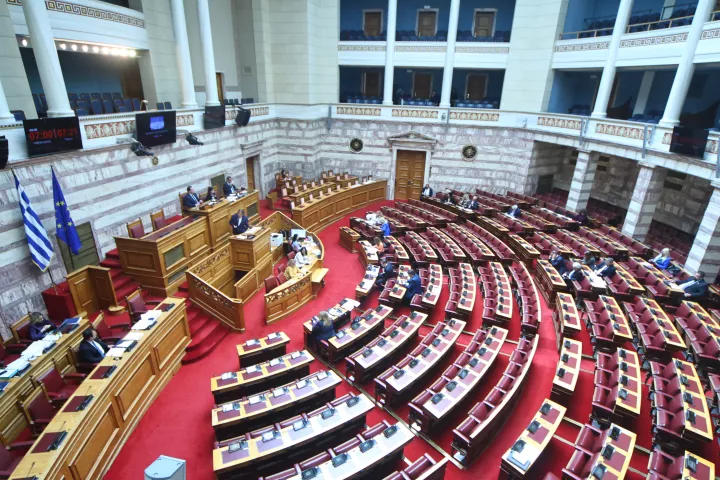 Νομοσχέδιο υπ. Ανάπτυξης: Τι προβλέπει για εποπτεία αγοράς, υπαίθριο εμπόριο και επενδύσεις