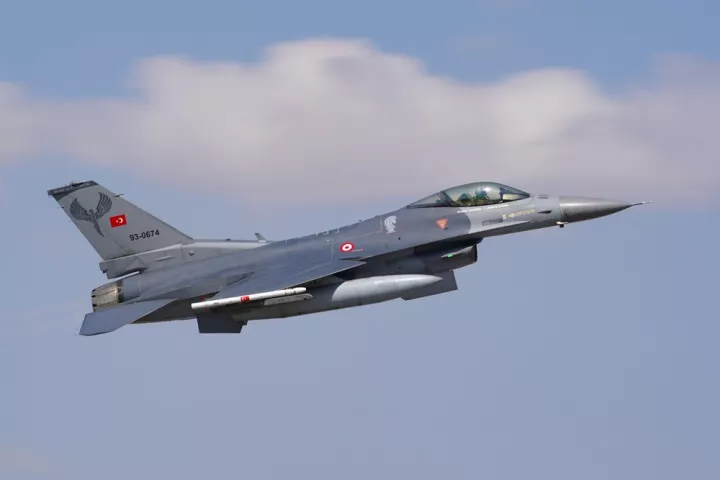 Επτά παραβιάσεις του εναέριου χώρου από τουρκικά μαχητικά