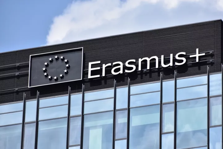 ΕΕ: Η Βρετανία επιστρέφει στο πρόγραμμα Erasmus από το 2027
