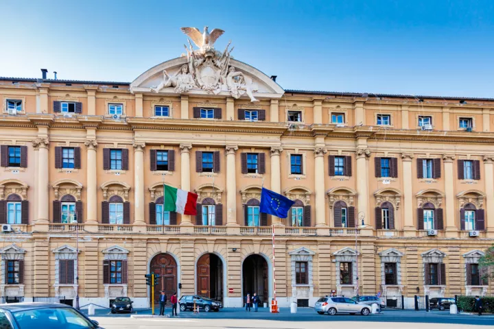 H Ιταλία αντιμέτωπη με κίνδυνο οικονομικής ύφεσης: Ανησυχία του υπουργού Οικονομικών και της Ένωσης Βιομηχάνων