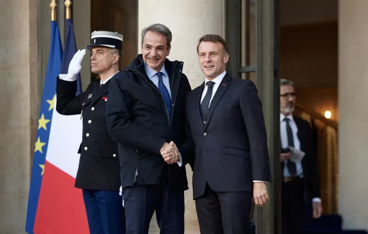 Bloomberg: Ελλάδα και Γαλλία ανανεώνουν για ακόμη πέντε χρόνια την αμυντική συμφωνία