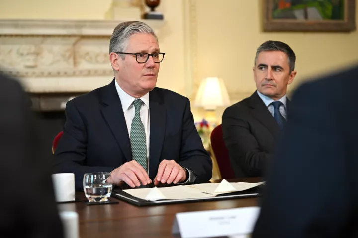 CNN: Ο Στάρμερ δέχεται πιέσεις για παραίτηση, επικαλείται άγνοια για τον Μάντελσον