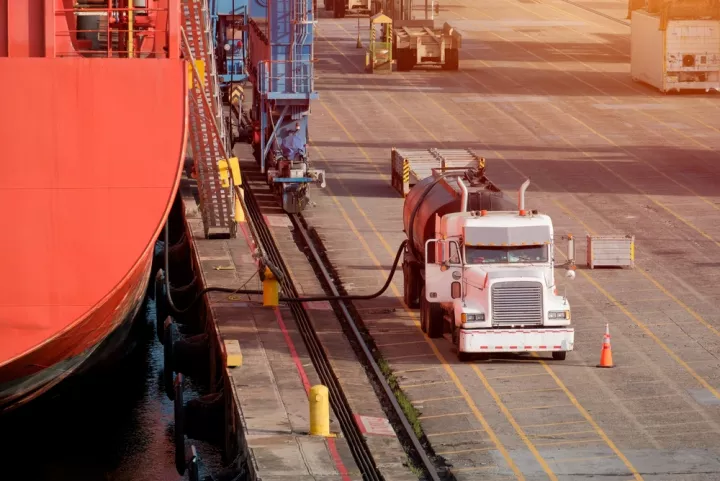 Lloyd’s: Οι τιμές των καυσίμων για τη ναυτιλία έχουν αυξηθεί 73%