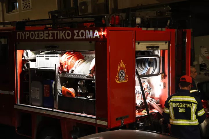 Πυρκαγιά σε διαμέρισμα στον Κολωνό: Χωρίς τις αισθήσεις τους εντοπίστηκαν δύο άτομα
