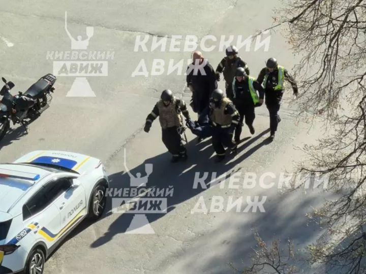 Ζελένσκι: Πέντε οι νεκροί από τα πυρά του ενόπλου στο Κίεβο – Σκοτώθηκε κατά τη σύλληψη του ο δράστης (vids & pics)