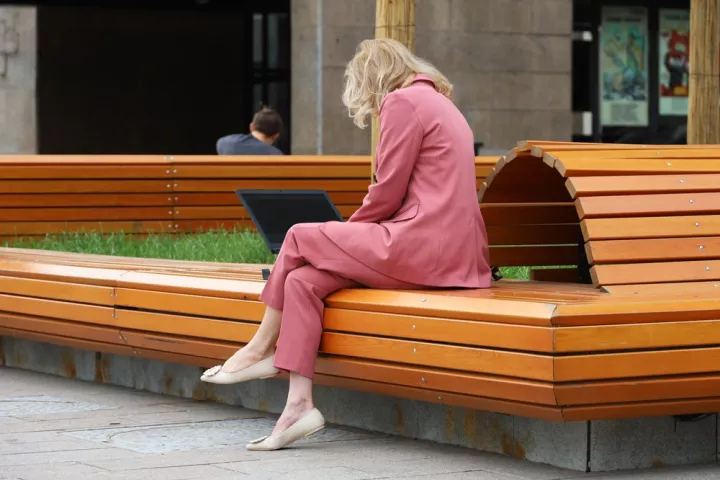 Η Κομισιόν προωθεί την τηλεργασία στην ΕΕ για την αντιμετώπιση των ενεργειακών πιέσεων 