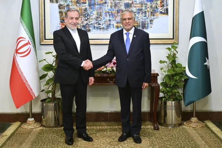 Επικοινωνία ΥΠΕΞ Ιράν - Πακιστάν: Στο επίκεντρο οι συνομιλίες με τις ΗΠΑ στο Ισλαμαμπάντ