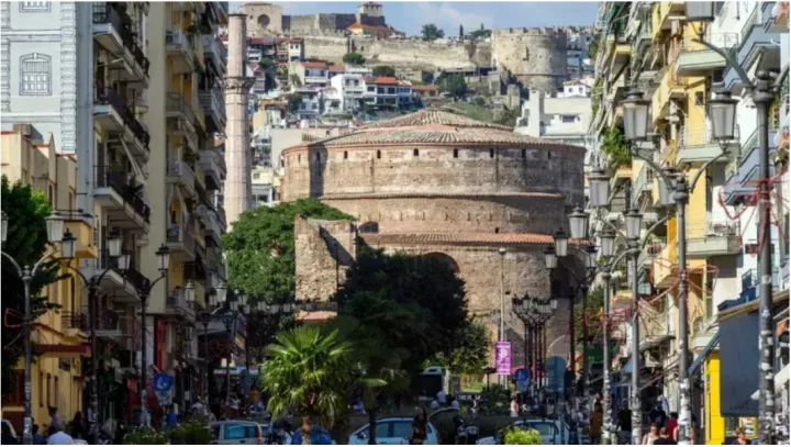 Θεσσαλονίκη vs Ευρωπαϊκές πόλεις: Υψηλή ζήτηση αλλά χαμηλές αποδόσεις – Το στοίχημα της ανταγωνιστικότητας στον τουρισμό